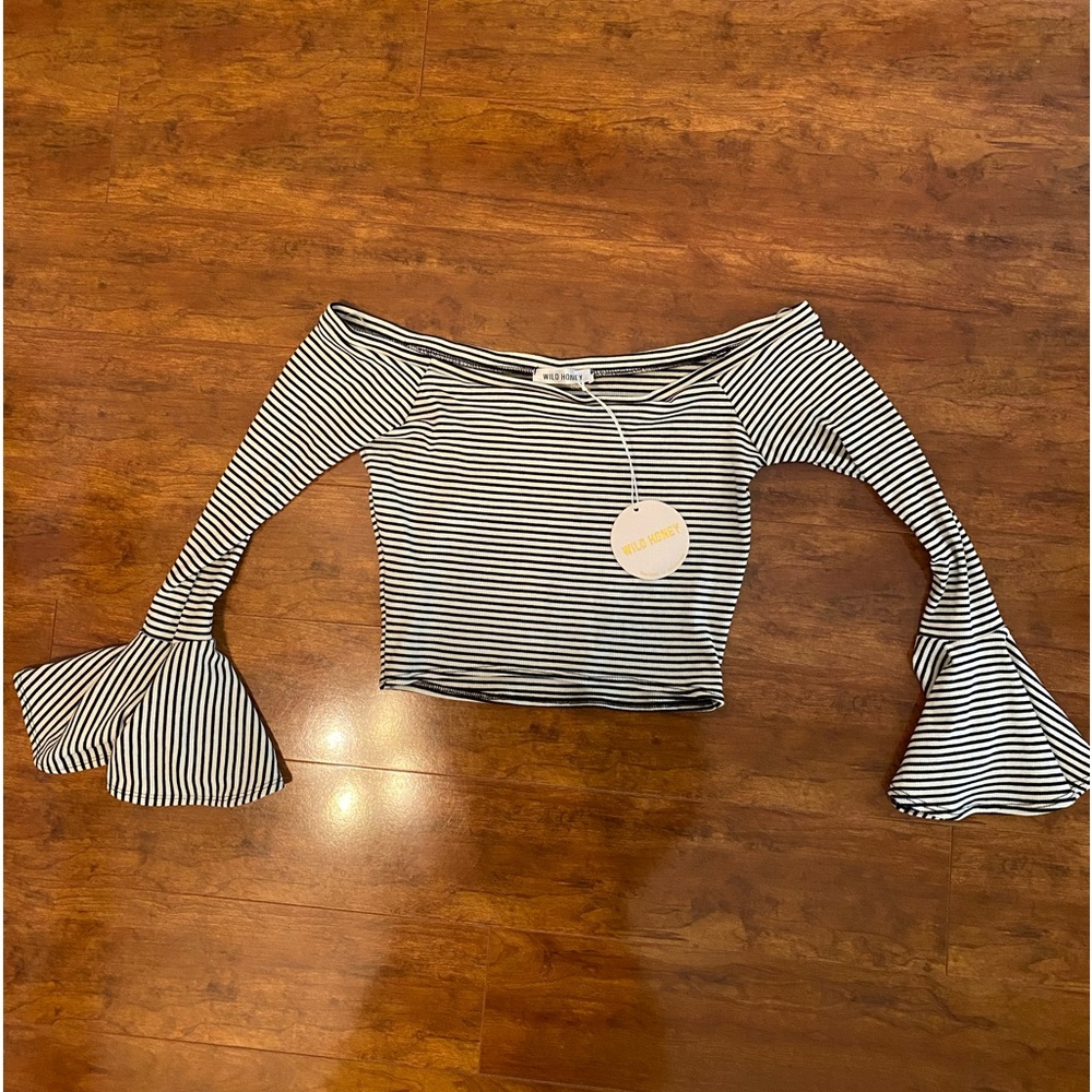 Off the shoulder, crop top